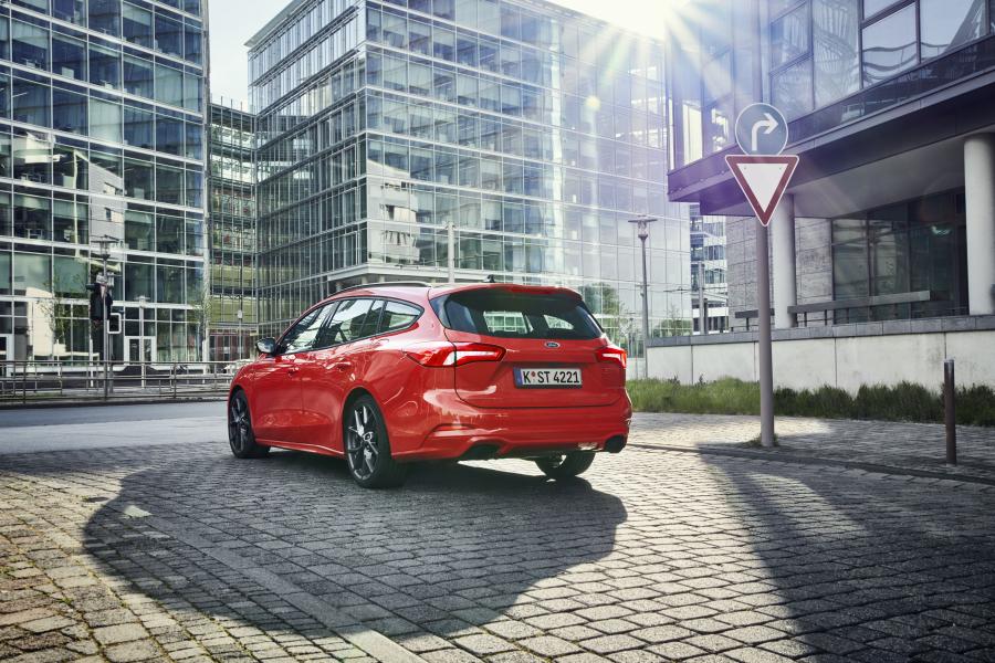  Ford Focus ST Estate 2019 года  (WW) (фото 16 из 40)